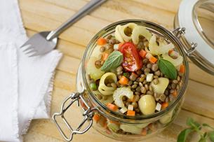 Pastaschelpen met kikkerwerwten