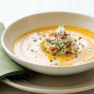 Wortel pompoensoep met krabsalade