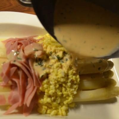 Asperges met aspergesausje