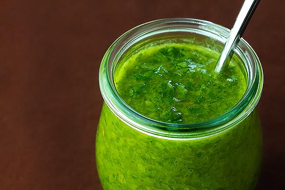Chimichurri maken