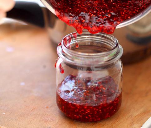 Kruisbessenjam met frambozen