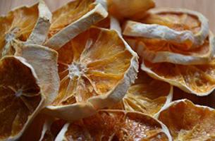 Sinaasappels drogen in de oven