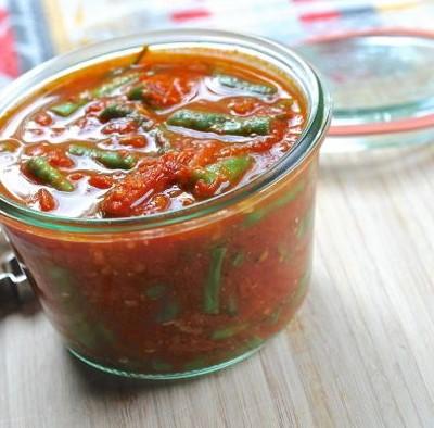 Bonen in tomatensaus