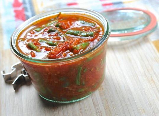 Boontjes in tomatensaus inmaken