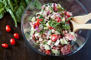 Komkommer tomaten en feta salade