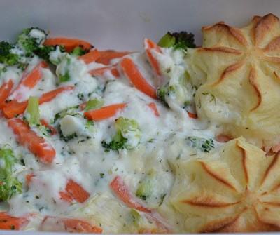 Zalm met kruidensaus en groenten