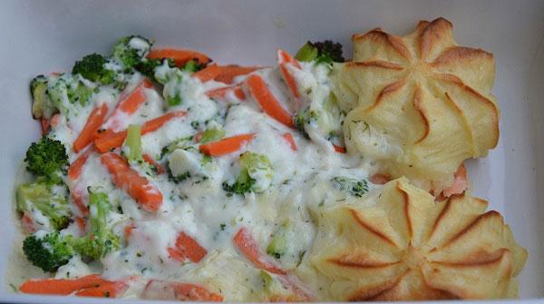 Zalm met groenten en kruidensaus