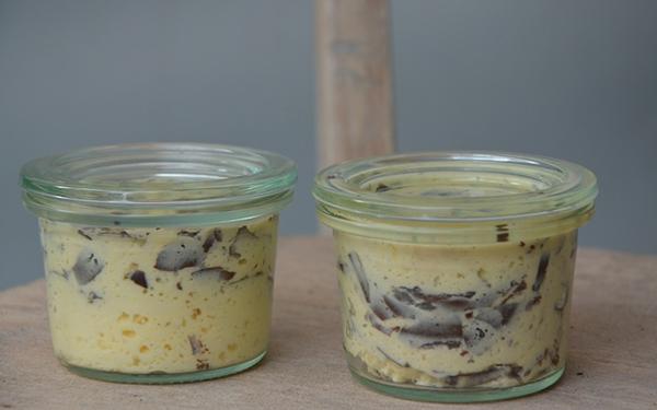 Zelfgemaakte vanillepudding met chocolade