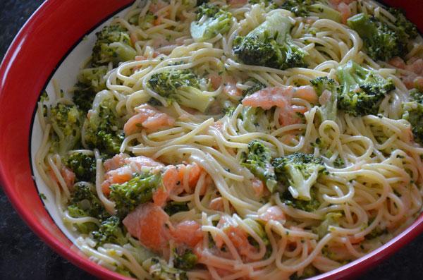 Spaghetti met gerookte zalm en broccoli