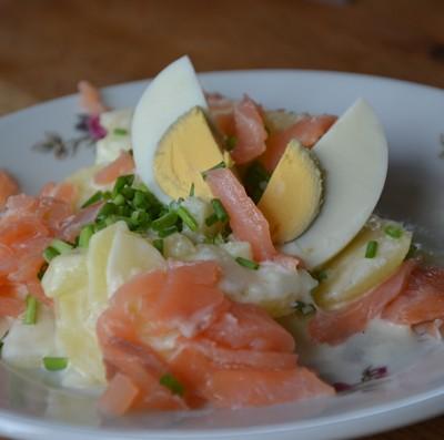 Aardappelsalade met gerookte zalm