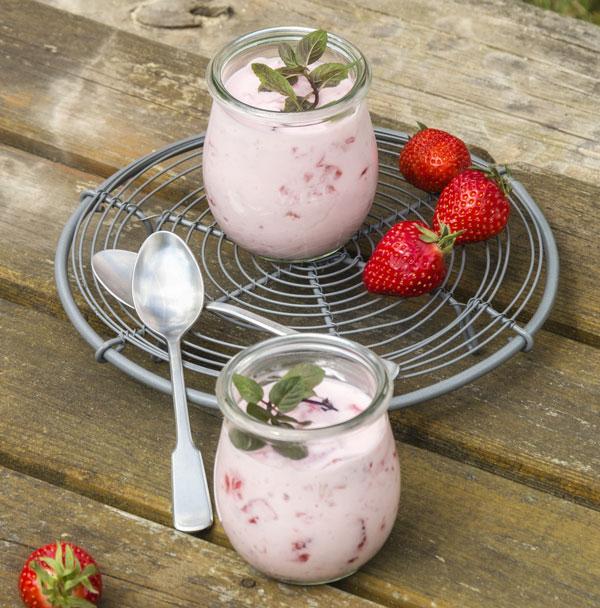 Aardbeien yoghurt in weckpotje