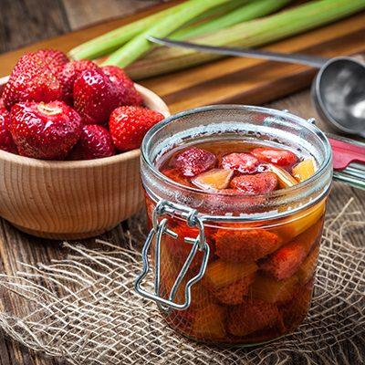 Compote van rabarber met aardbeien