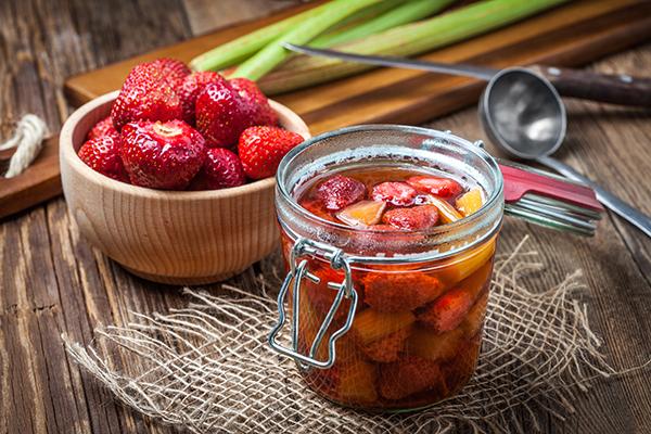 Compote van rabarber met aardbeien