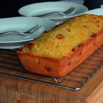 Appelcake met gedroogde appelschijfjes