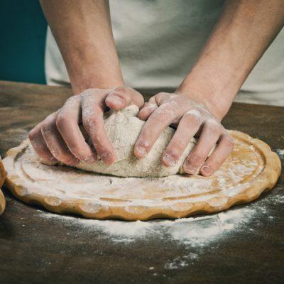 Pizzadeeg maken