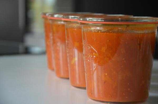 Tomatensoep met tijm, ui en saffraan