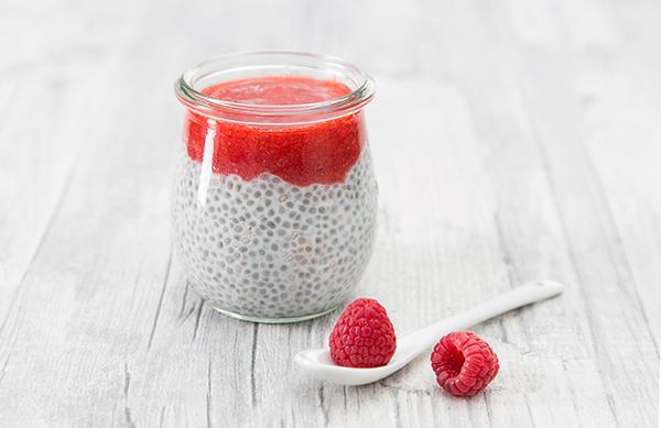 Chia zaad pudding met frambozencoulis