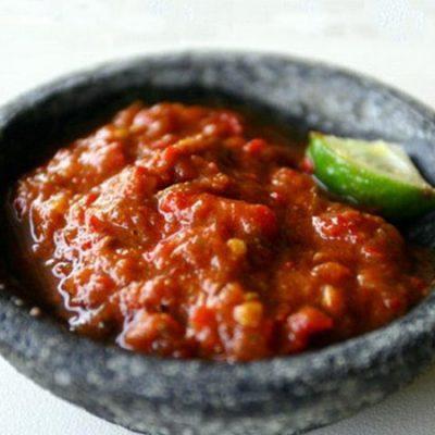 Sambal badjak maken