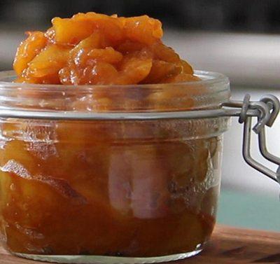 Chutney van mango met rode peper