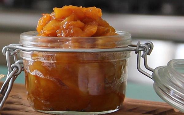 Chutney van Mango met rode peper