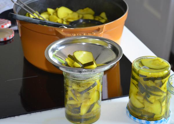 Courgette met kruiden inmaken