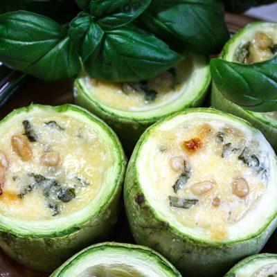 gevulde courgette met salsa