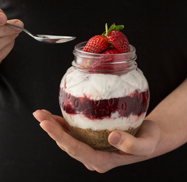 Aardbeien mascarpone in Kilner aardbeienglas