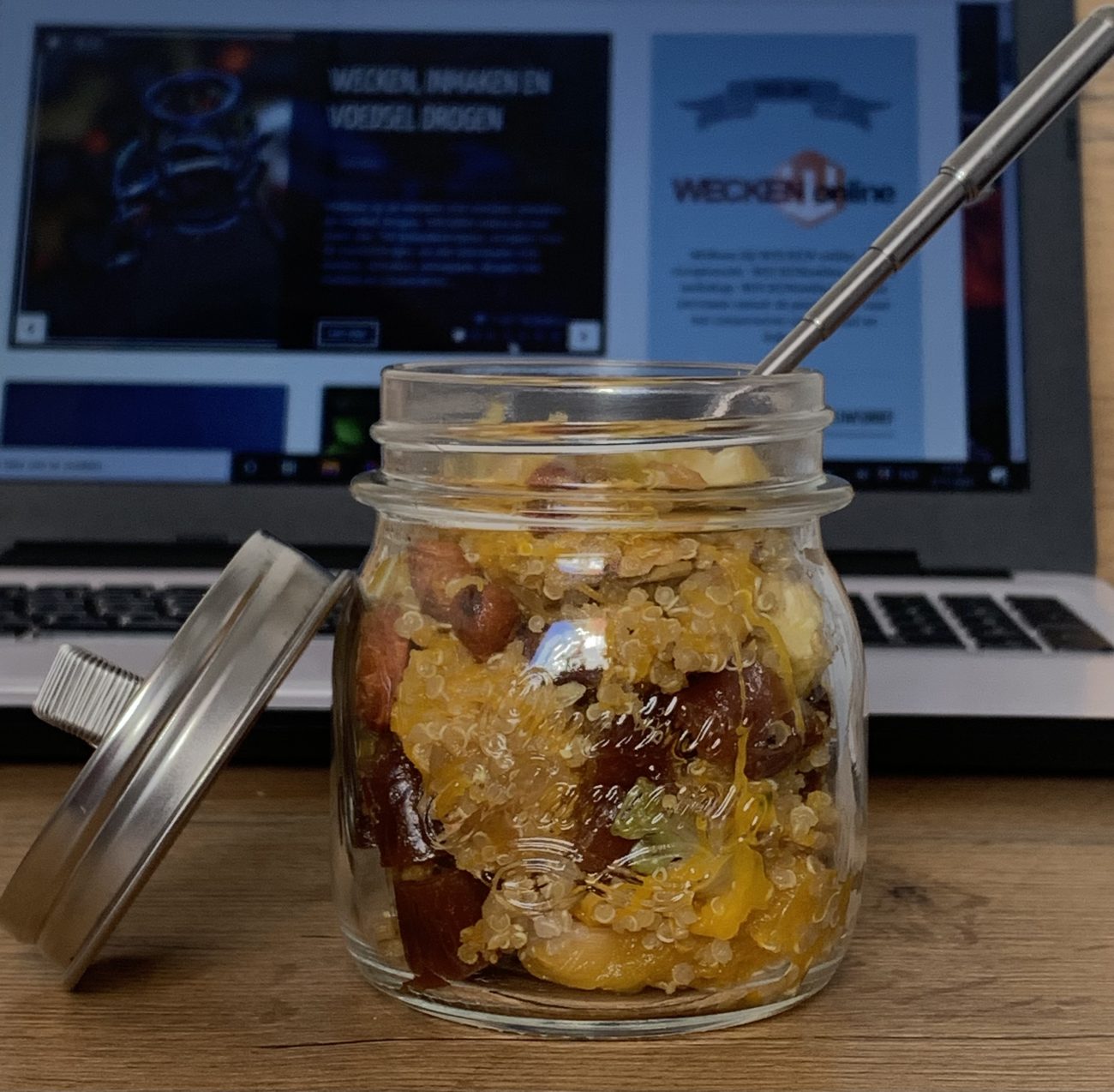 Quinoa salade met spruiten en pompoen